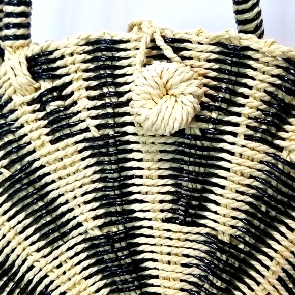 NY & COMPANY Circle, Black & Cream Shoulder Bag New With Tags - Picture 3 of 7